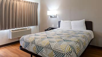 Standard Room, 1 Queen Bed, Smoking, Refrigerator & Microwave | Free WiFi, bed sheets