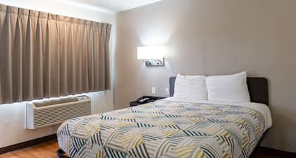 Motel 6 Lufkin, TX