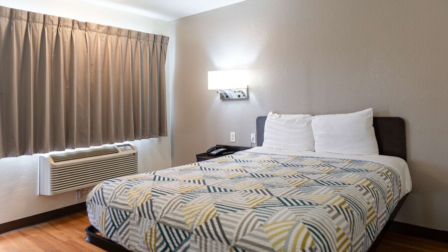 Motel 6 Lufkin, TX