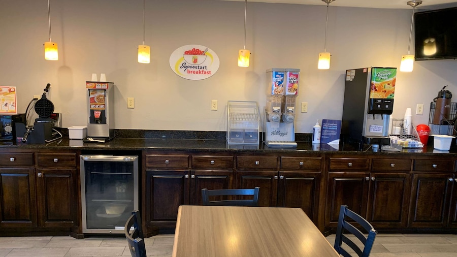 Super 8 by Wyndham Jackson