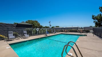 Seasonal outdoor pool, open 10:00 AM to 9:00 PM, sun loungers