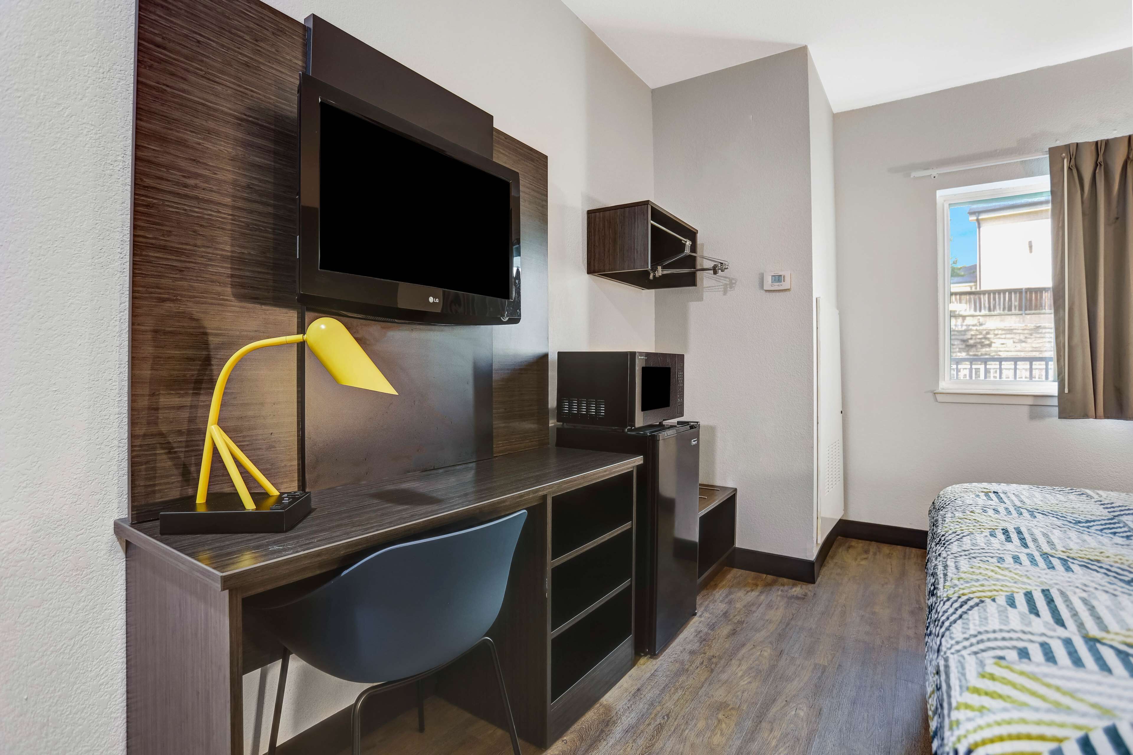 Free WiFi, bed sheets, alarm clocks