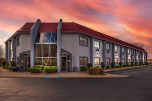 A modern hotel with a red roof, large windows, and a parking lot. - Red Roof Inn Greencastle South – Cloverdale (Cloverdale)