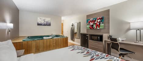 Superior Room, 1 Queen Bed, Non Smoking, Jetted Tub | Desk, laptop workspace, iron/ironing board, free WiFi