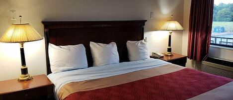 Camas con pillow-top, decoración personalizada y escritorio