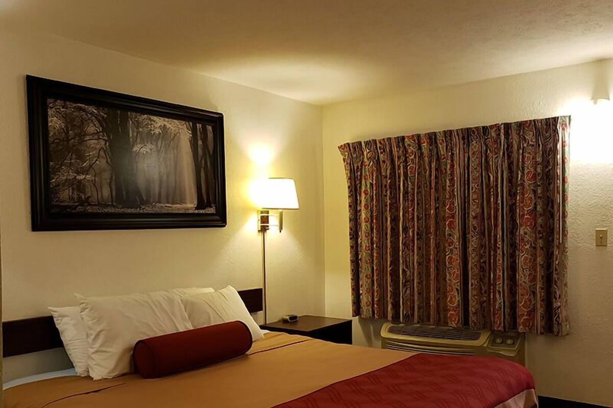 Pillowtop beds, desk, iron/ironing board (on request), WiFi (free)