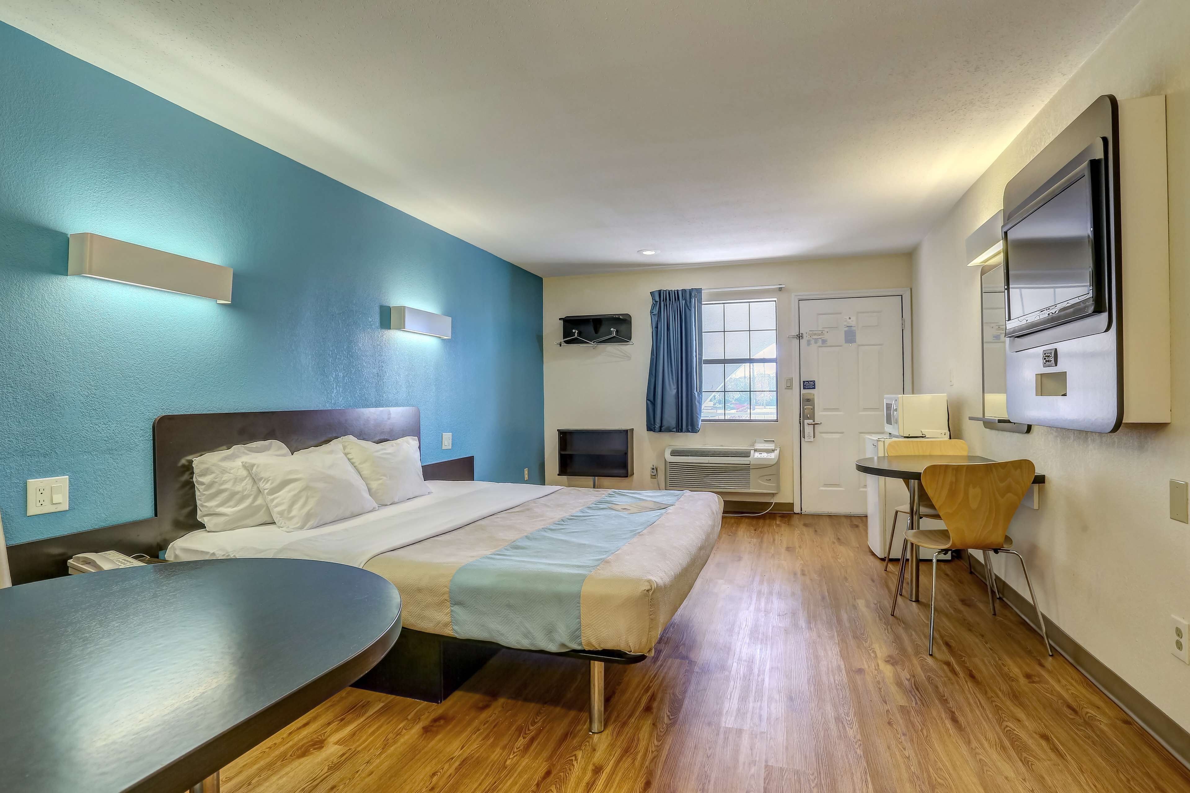 遮光布/窗簾、免費無線上網、床單