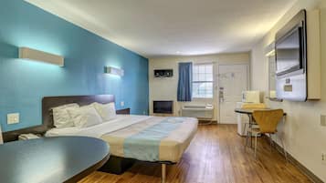 Blackout drapes, free WiFi, bed sheets