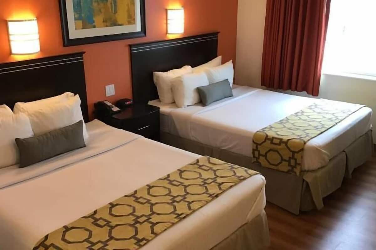 Ropa de cama de alta calidad y escritorio