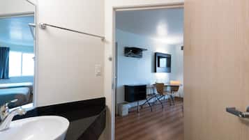 Escrivaninha, Wi-Fi de cortesia, roupa de cama, despertadores