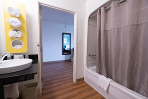 花灑/浴缸組合、提供毛巾