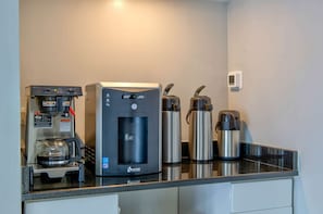 Standard Room, 2 Double Beds, Accessible, Smoking | Restaurant - Motel 6 Gainesville, GA (Gainesville)