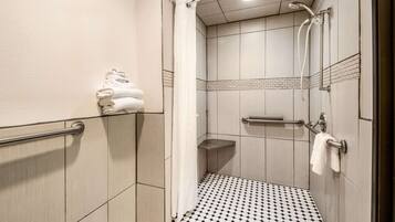 Room, 1 Queen Bed, Accessible, Non Smoking | Bathroom | Towels