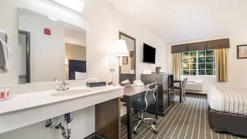 Room, 1 Queen Bed, Accessible, Non Smoking | Desk, soundproofing, rollaway beds, free WiFi