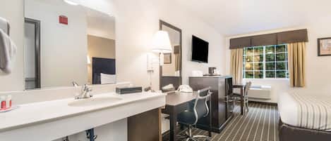 Habitación, 1 cama de matrimonio, accesible para personas con discapacidad, no fumadores | Escritorio, sistema de insonorización, camas supletorias y wifi gratis