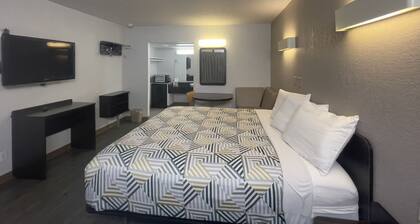 Motel 6 Sallisaw, OK