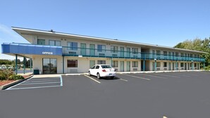 Unclassified image, 3 of 17, button - Americas Best Value Inn Battle Creek (Battle Creek)