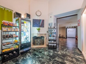 Gift shop - B&B Hotel Trieste (Trieste)