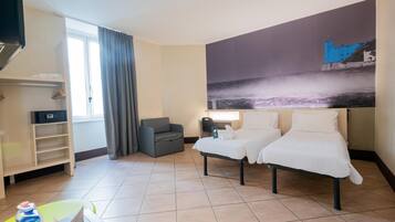 Chambre Supérieure avec lits jumeaux, non-fumeurs | Coffres-forts dans les chambres, bureau, Wi-Fi gratuit, draps fournis