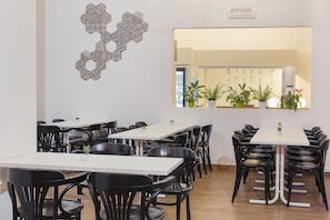 Daily buffet breakfast (EUR 9.50 per person) - B&B Hotel Trieste (Trieste)