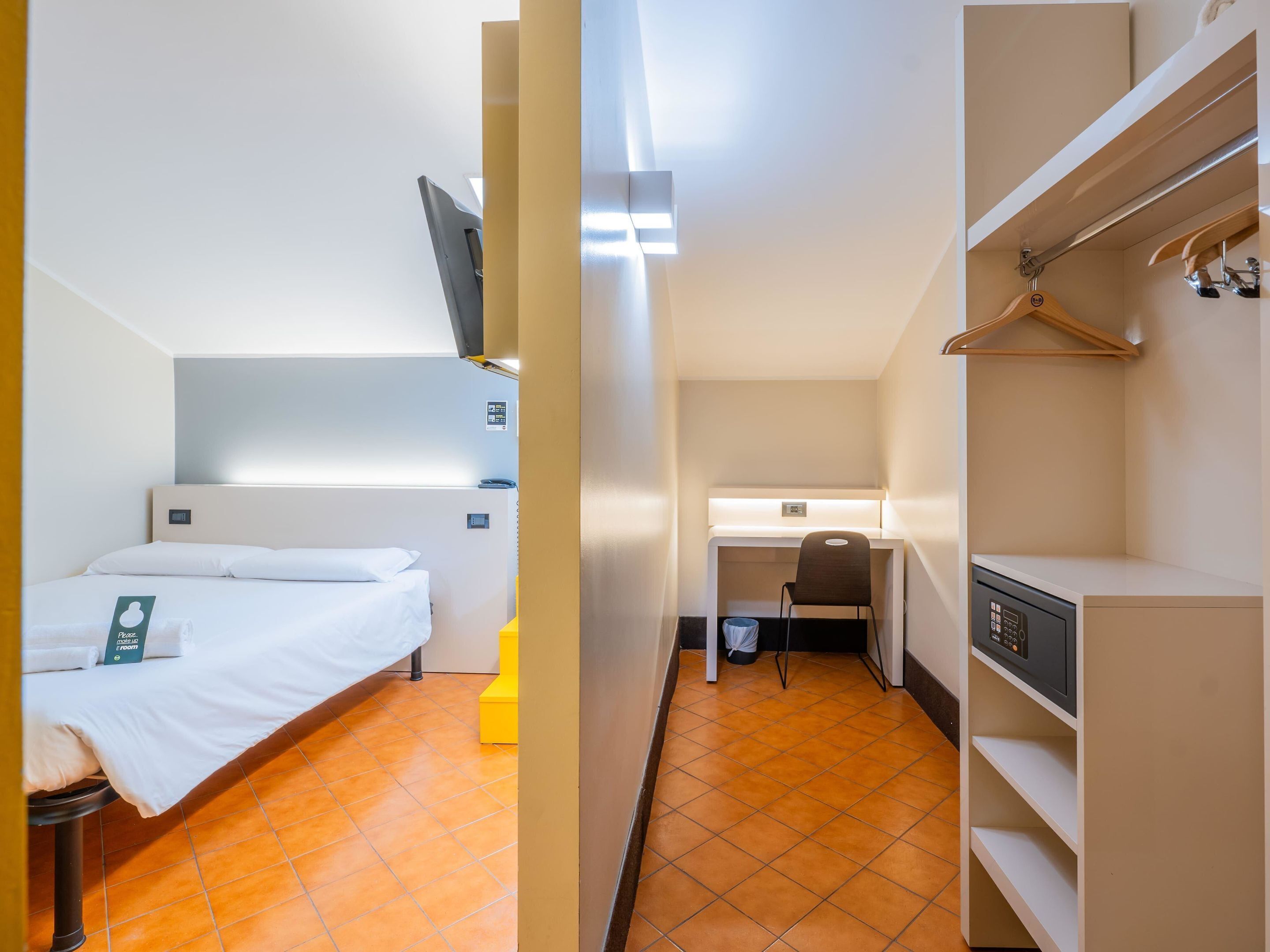 Economy Double Room, Non Smoking | In-room safe, desk, free WiFi, bed sheets