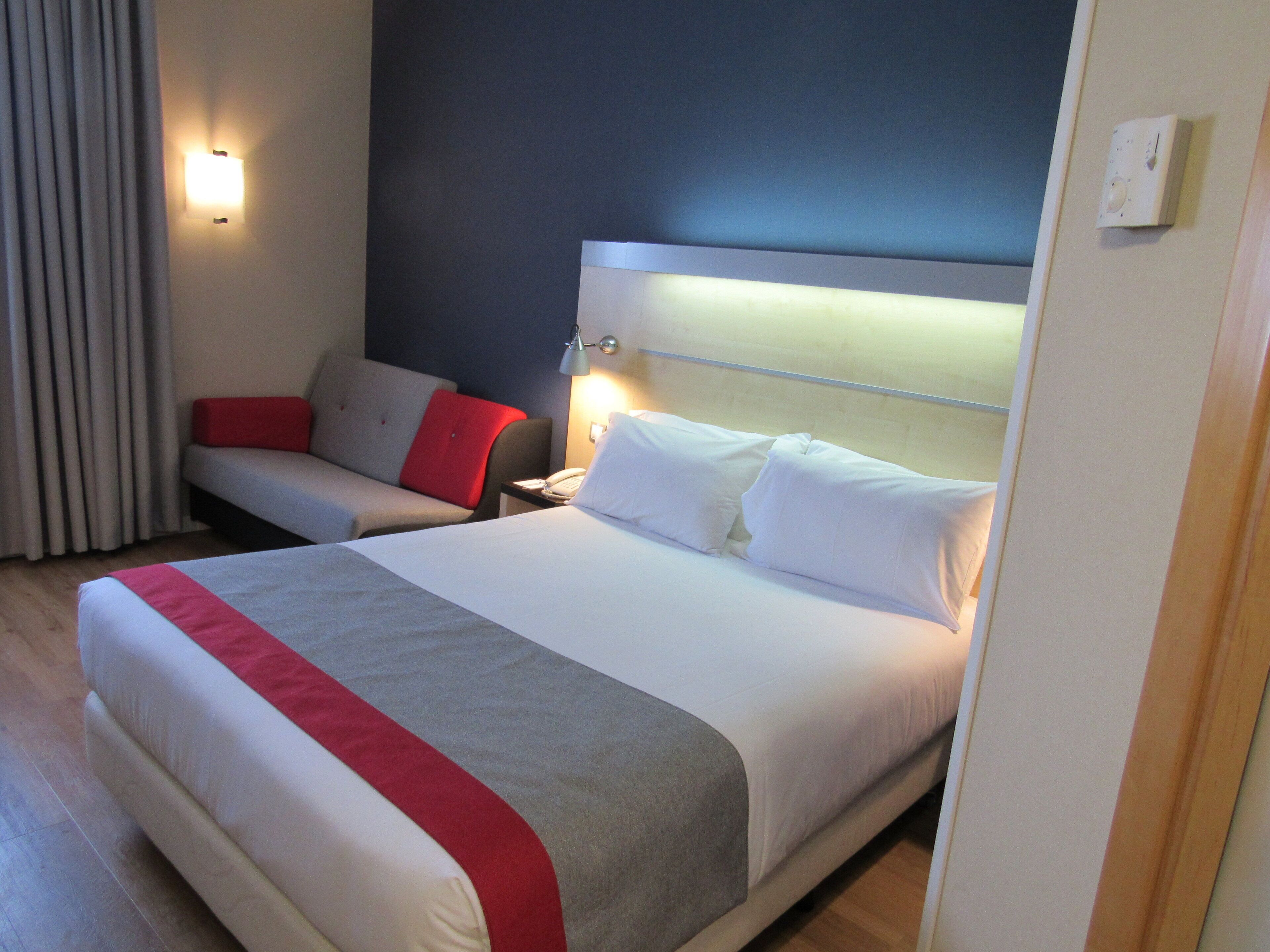 Standard Room, 1 Queen Bed with Sofa bed (Free Breakfast) | In-room safe, desk, iron/ironing board, free WiFi