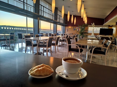 Free continental breakfast . Holiday Inn Express Madrid - Rivas by IHG