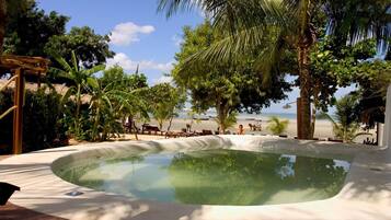 Bañera de hidromasaje exterior