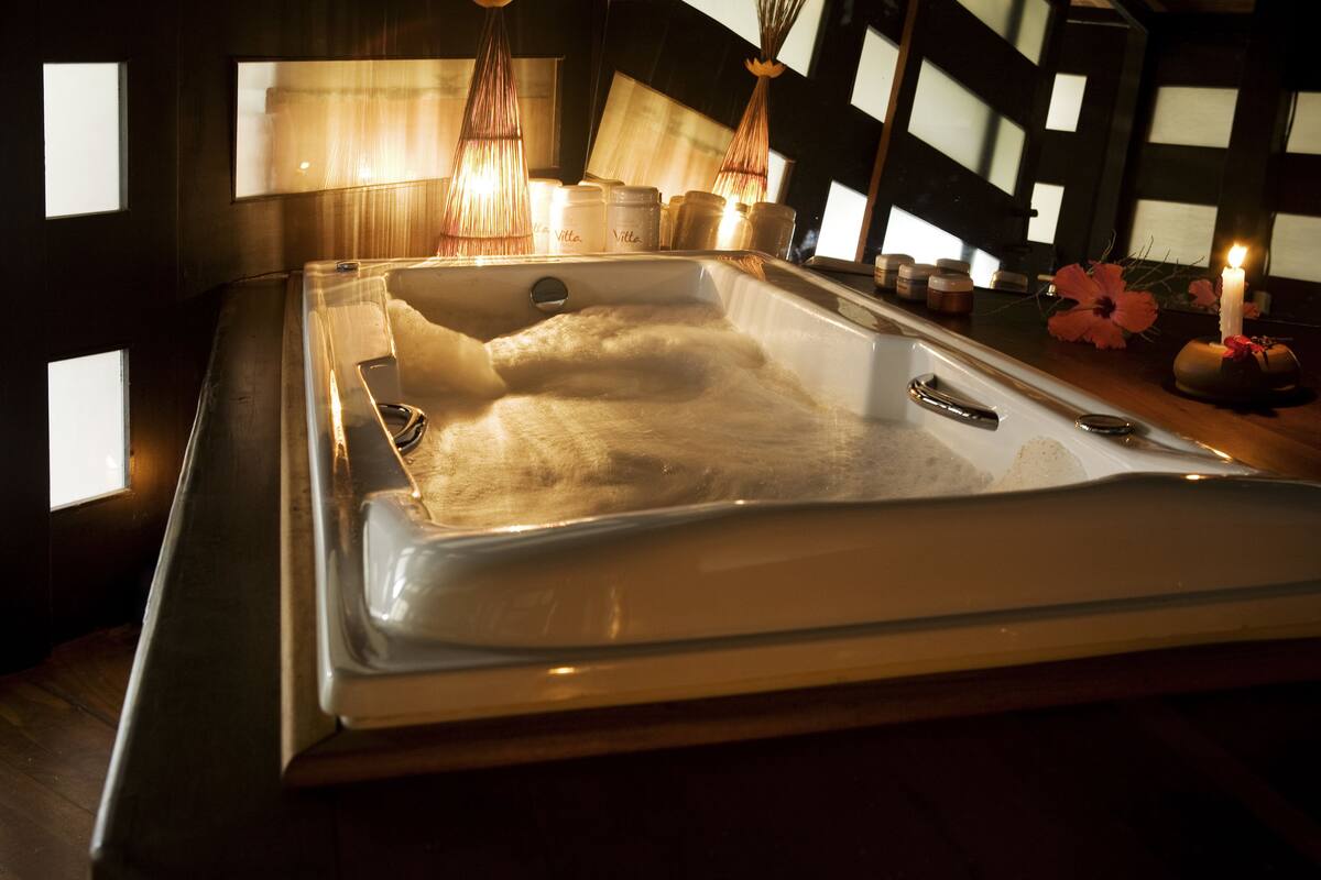 body treatments, facials, 3 treatment rooms, manicures and pedicures