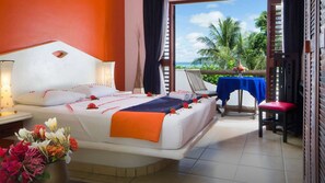 Rom – deluxe, sjøutsikt | Minibar, safe på rommet, blendingsgardiner og wi-fi (inkludert)