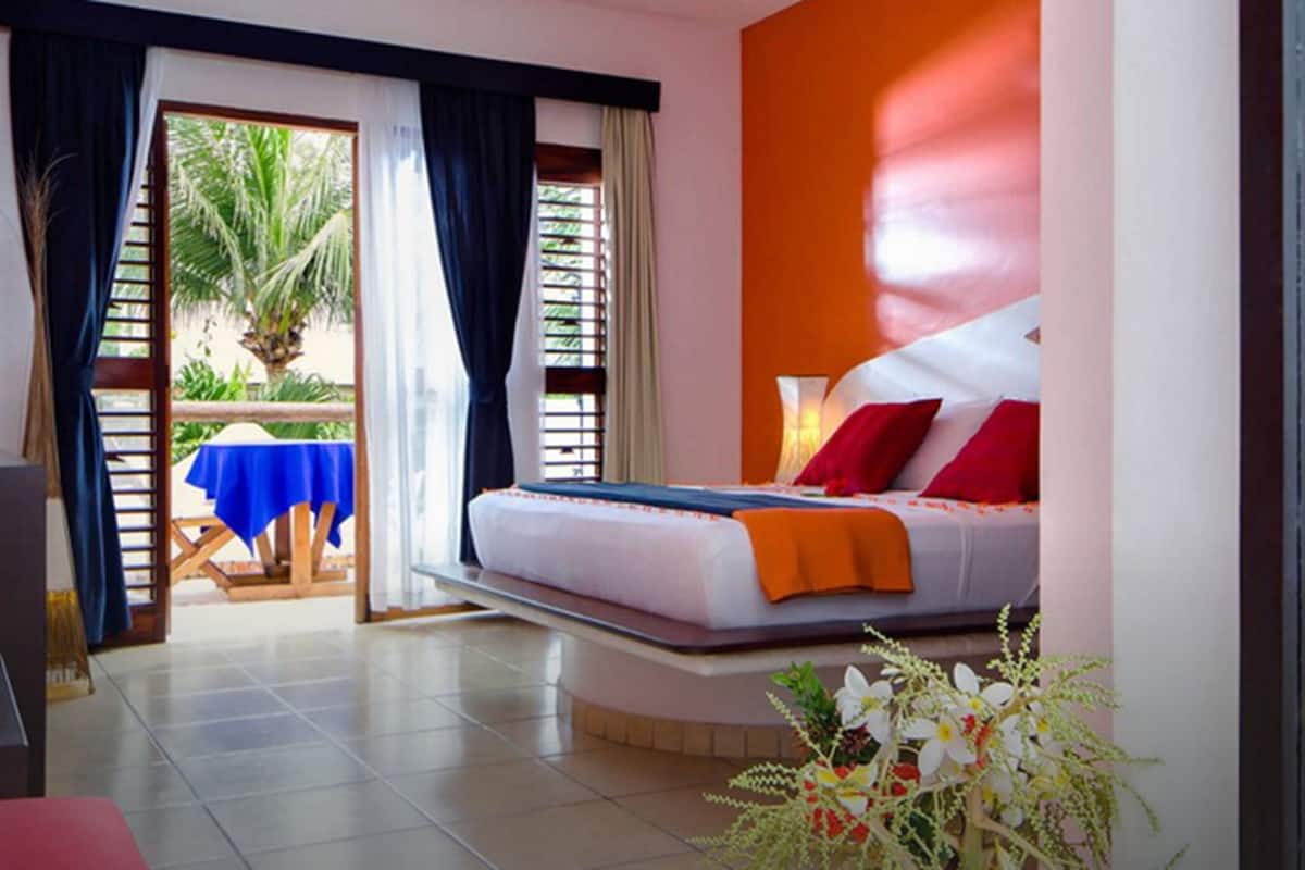 deluxe double or twin room | minibar, in-room safe, blackout curtains, free wifi