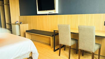 Minibar, in-room safe, desk, iron/ironing board