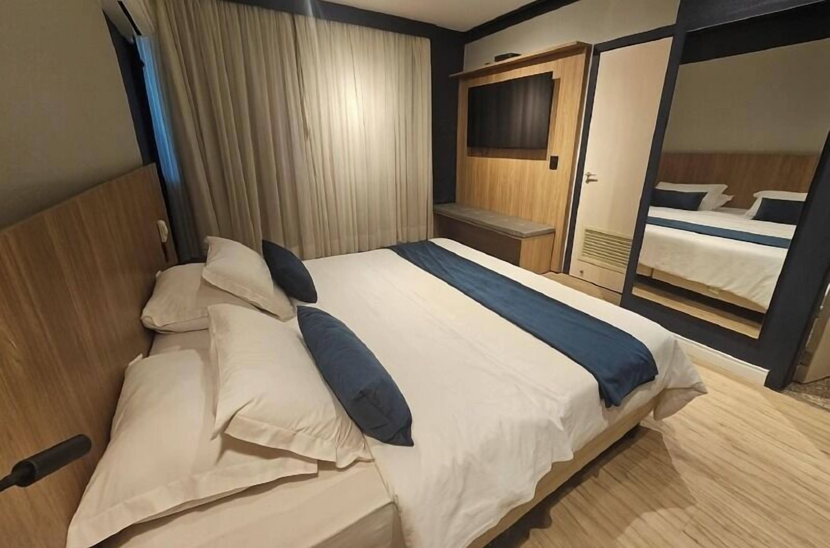 studio suite | 1 bedroom, minibar, in-room safe, desk