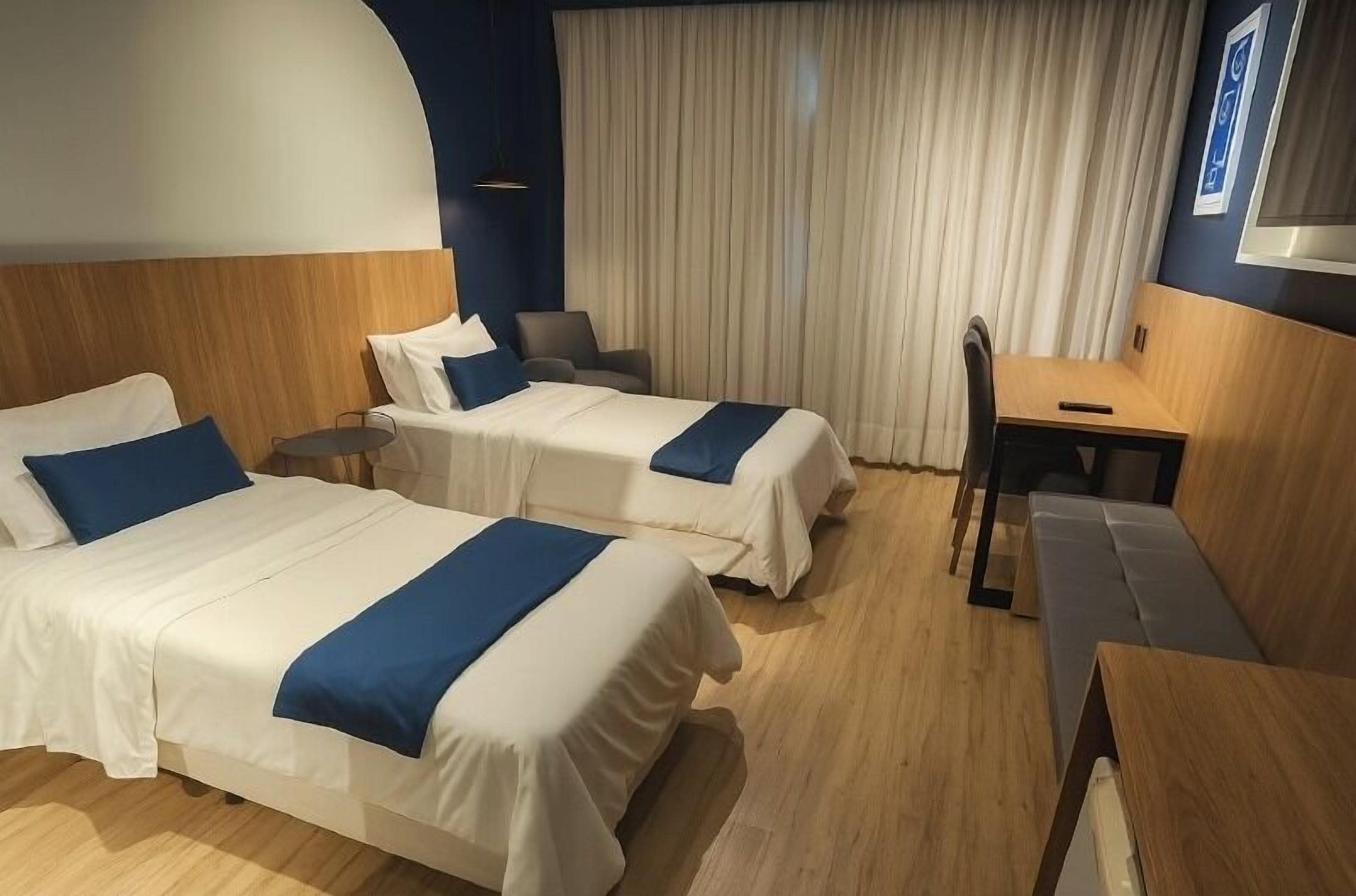 standard room | 1 bedroom, minibar, in-room safe, desk