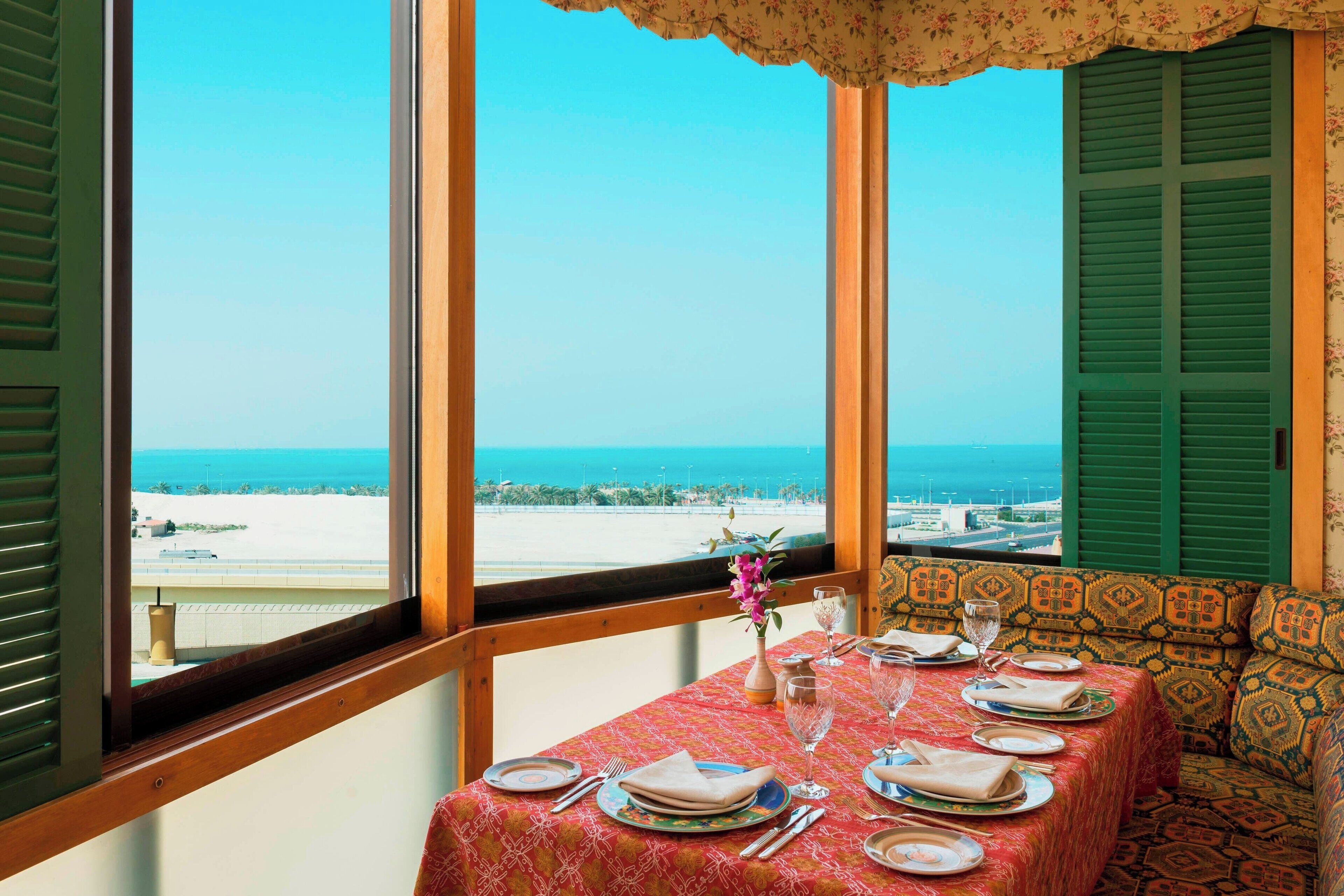 5 restaurants, breakfast, lunch, dinner served; international cuisine