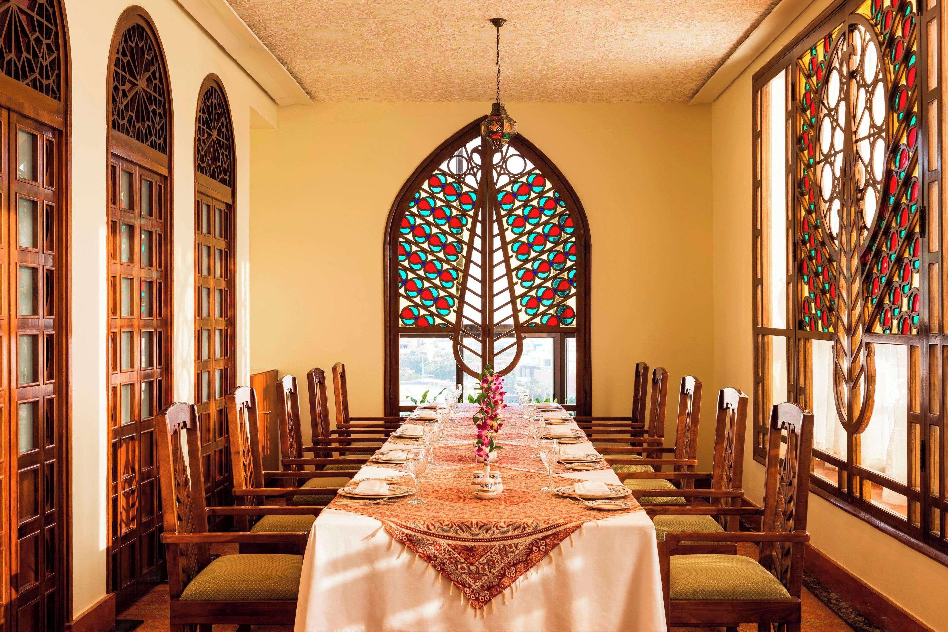 5 restaurants, breakfast, lunch, dinner served; international cuisine