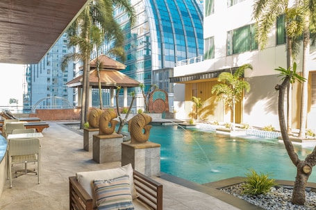 Outdoor pool, pool umbrellas, sun loungers