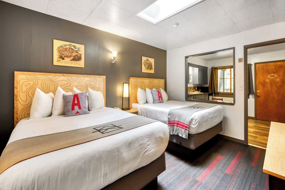 Chambre Standard, 2 grands lits, cuisine | Couette en duvet, espace de travail pour ordinateurs portables