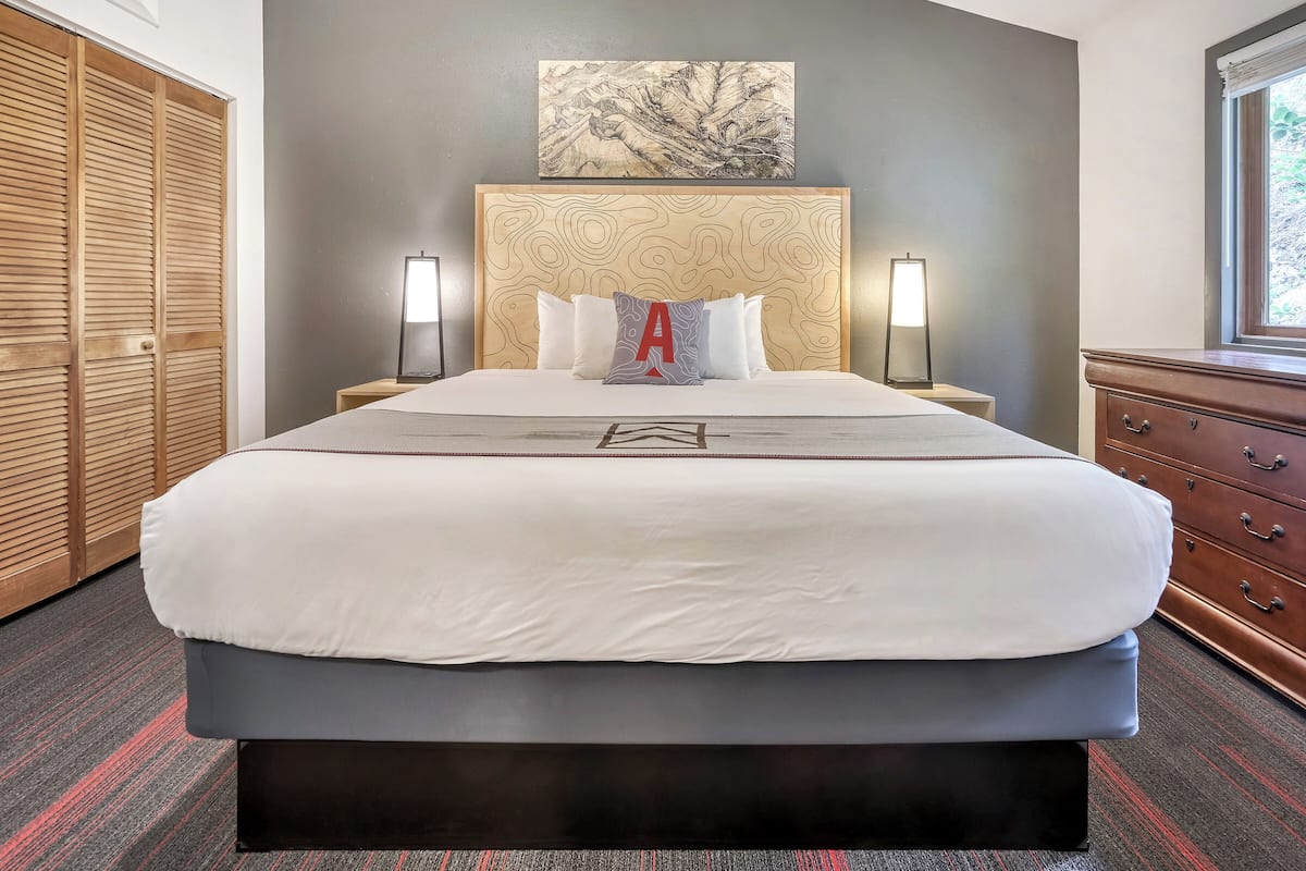 Suite Prestige, 1 très grand lit | Couette en duvet, espace de travail pour ordinateurs portables