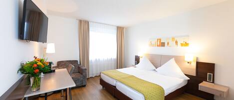 Peti besi dalam bilik, dihias secara berasingan