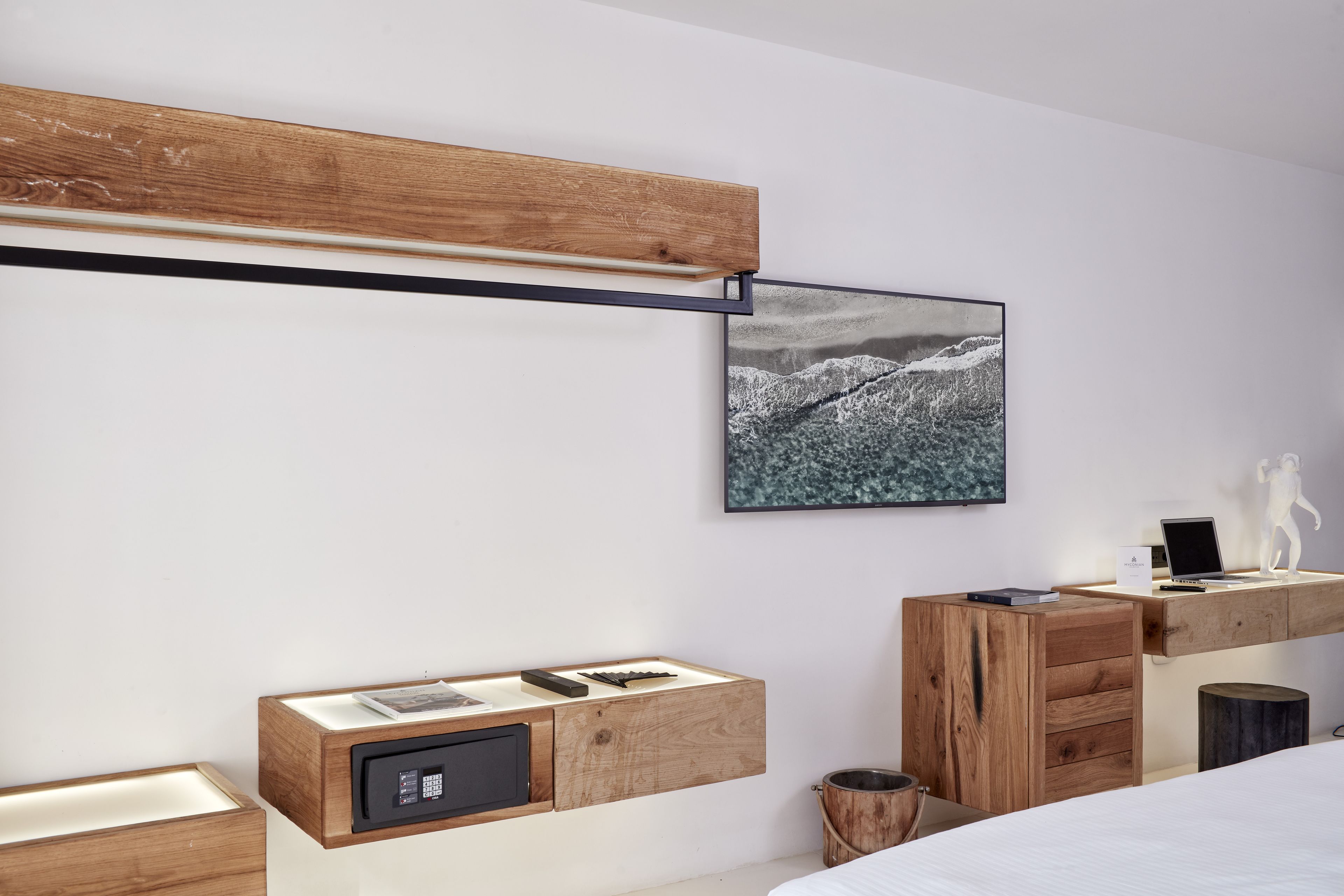 premium bedding, pillow-top beds, minibar, in-room safe