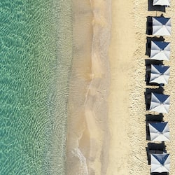 Playa privada, traslado desde/hacia la playa gratis