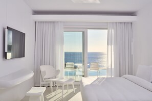 Ropa de cama de alta calidad, camas con pillow-top y minibar 