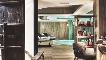 Espace de soins pour les couples, bain à remous, soins corporels