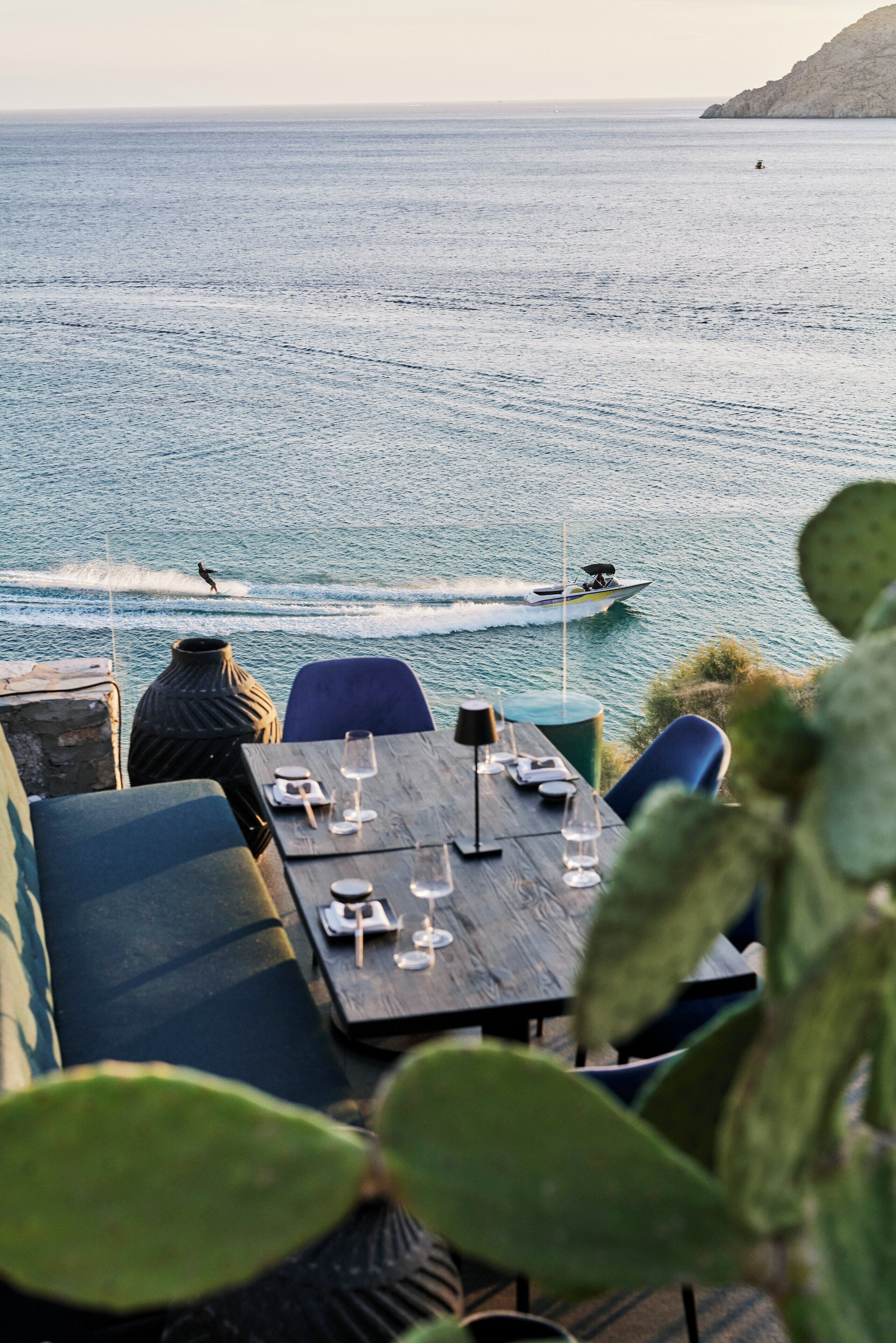 4 restaurants, breakfast, lunch, dinner served; asian cuisine