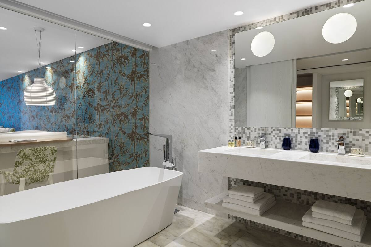 1 bedroom, premium bedding, pillow-top beds, minibar