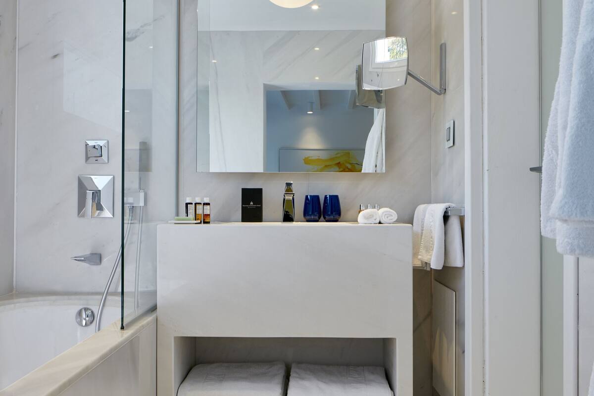room, private pool, sea view (true blue) | bathroom | designer toiletries, hair dryer, bathrobes, slippers