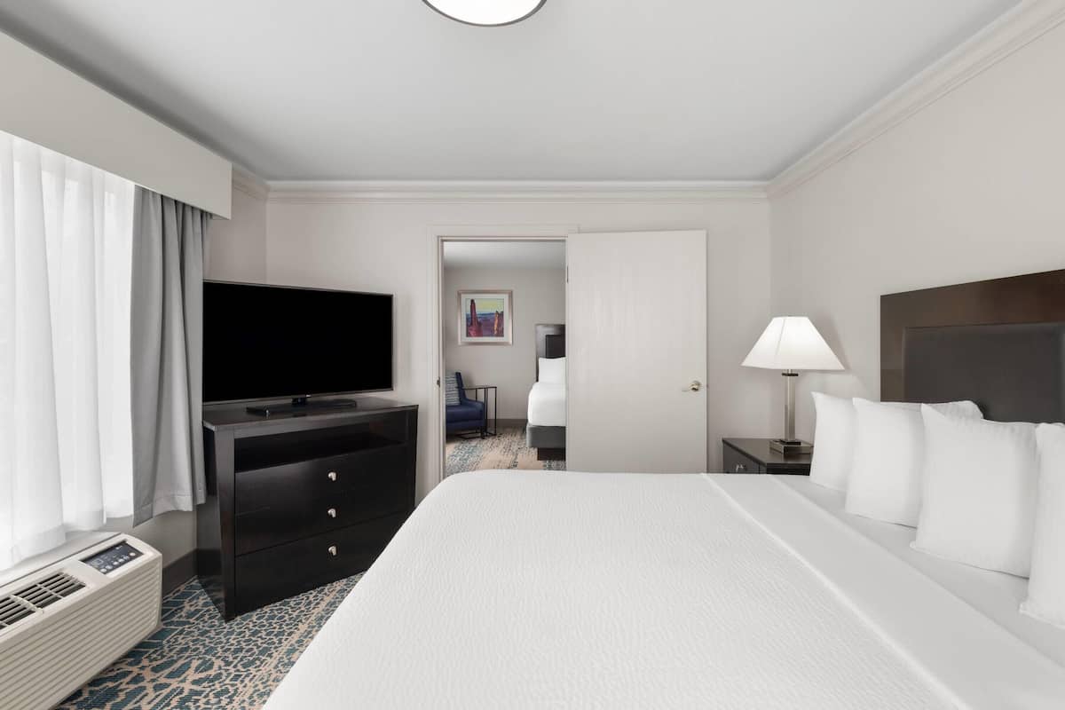 Deluxe Room, Multiple Beds, Non Smoking (Deluxe Family Suite)