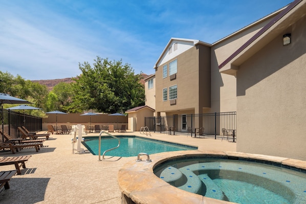 Outdoor pool, open 9:00 AM to 10:00 PM, pool umbrellas, sun loungers