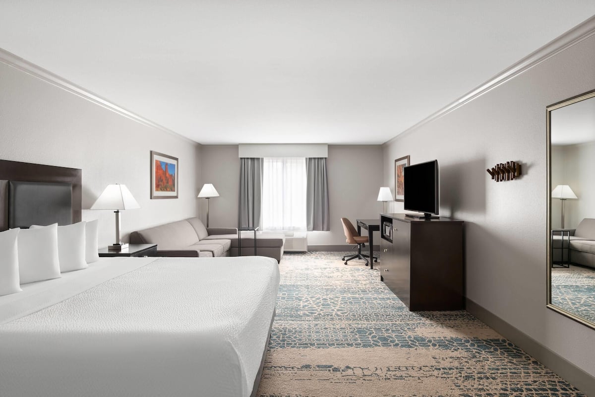 In-room safe, desk, iron/ironing board, free cots/infant beds